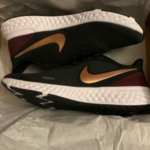 Brand New Woman's Nike Revolution 5